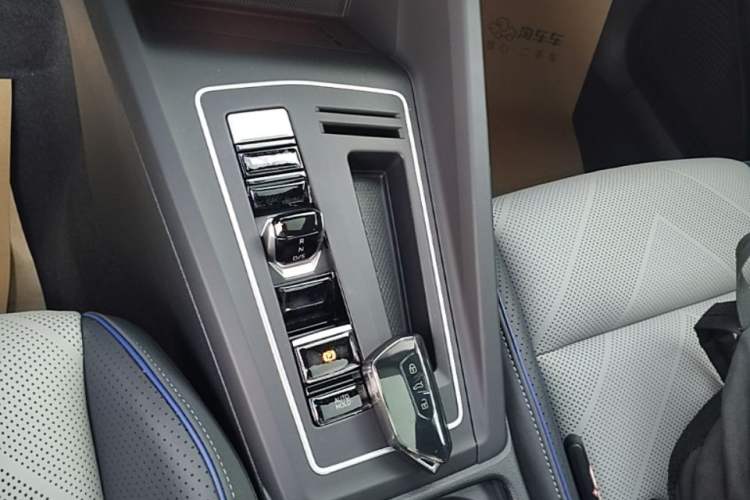 Used Volkswagen Golf 2025 Facelift 300TSI R-Line Gear Lever