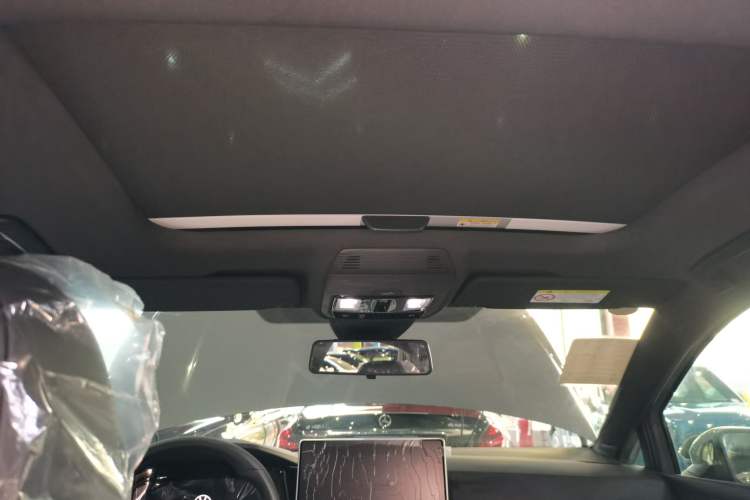Used Volkswagen Golf 2025 Facelift 300TSI R-Line Headliner