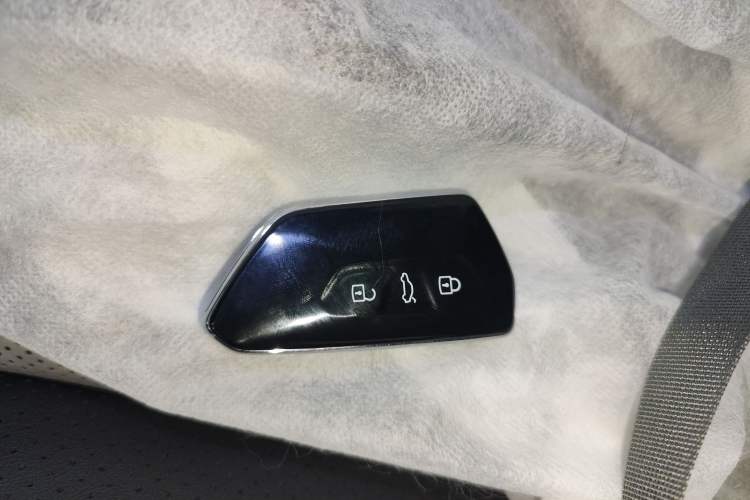 Used Volkswagen Golf 2025 Facelift 300TSI R-Line Interior 1