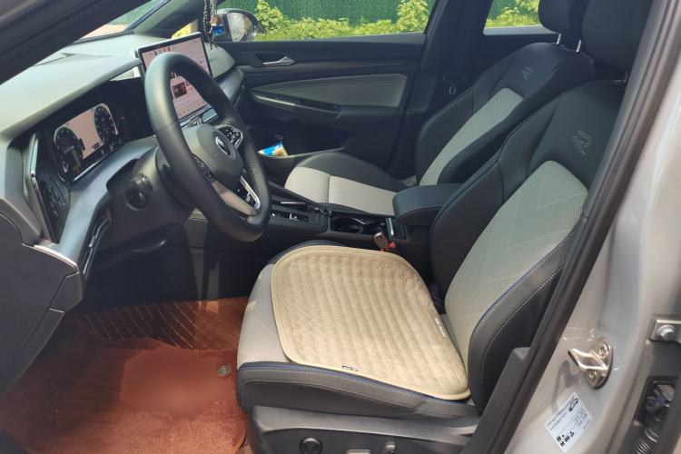 Used Volkswagen Golf 2025 Facelift 300TSI R-Line Left Front Seat
