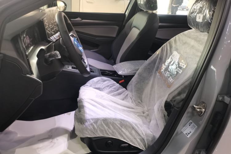 Used Volkswagen Golf 2025 Facelift 300TSI R-Line Left Front Seat