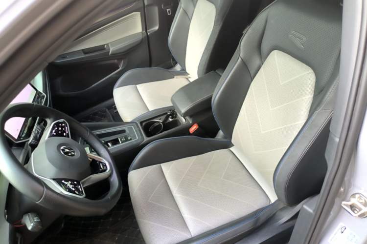 Used Volkswagen Golf 2025 300TSI R-Line Left Front Seat