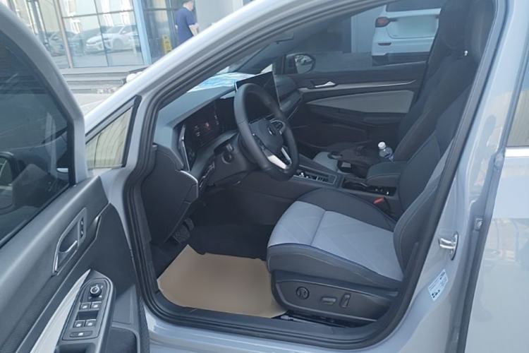 Used Volkswagen Golf 2025 Facelift 300TSI R-Line Left Front Seat