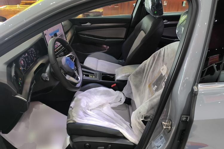Used Volkswagen Golf 2025 Facelift 300TSI R-Line Left Front Seat