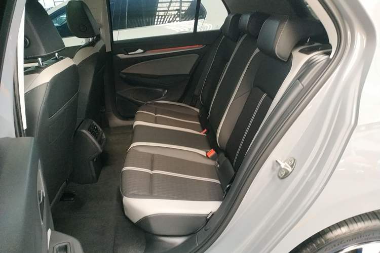 Used Volkswagen Golf 2025 Facelifted 300TSI Pro Left Rear Seat