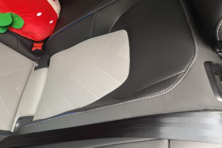Used Volkswagen Golf 2025 300TSI R-Line Left Rear Seat