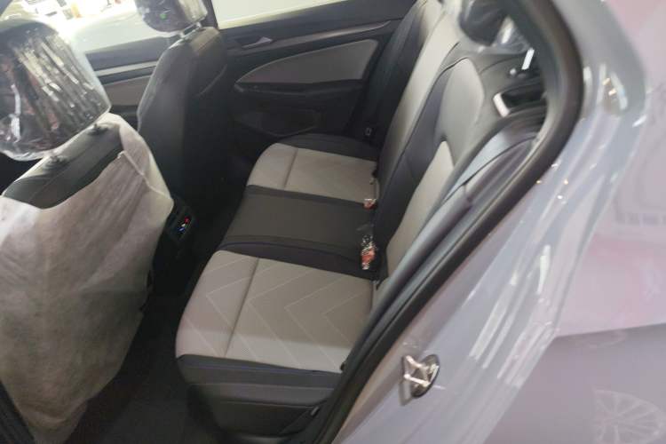 Used Volkswagen Golf 2025 Facelift 300TSI R-Line Left Rear Seat