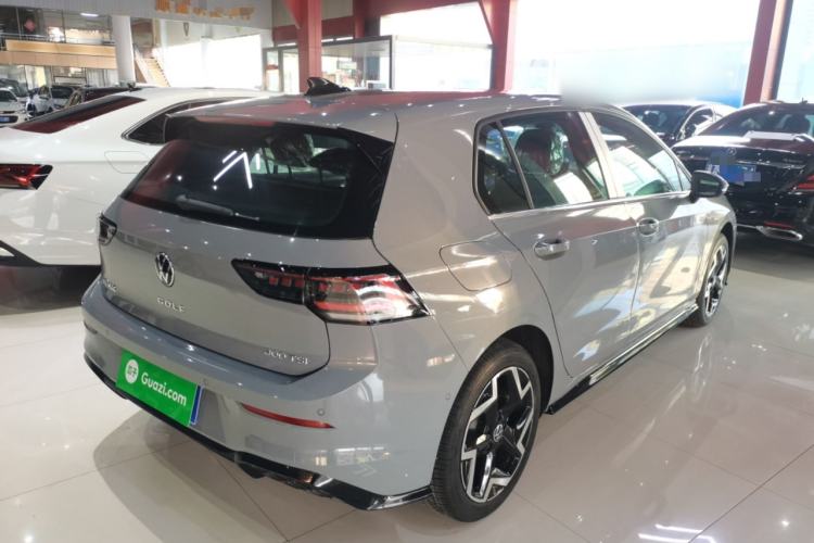 Used Volkswagen Golf 2025 Facelift 300TSI R-Line Rear Right 45 Deg