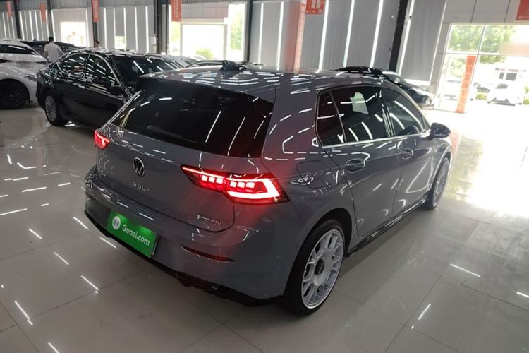 Used Volkswagen Golf 2025 Facelift 300TSI R-Line Rear Right 45 Deg