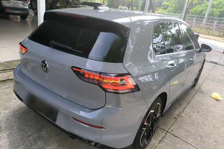 Used Volkswagen Golf 2025 300TSI R-Line Rear Right 45 Deg