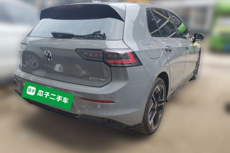 Used Volkswagen Golf 2025 300TSI R-Line Rear Right 45 Deg