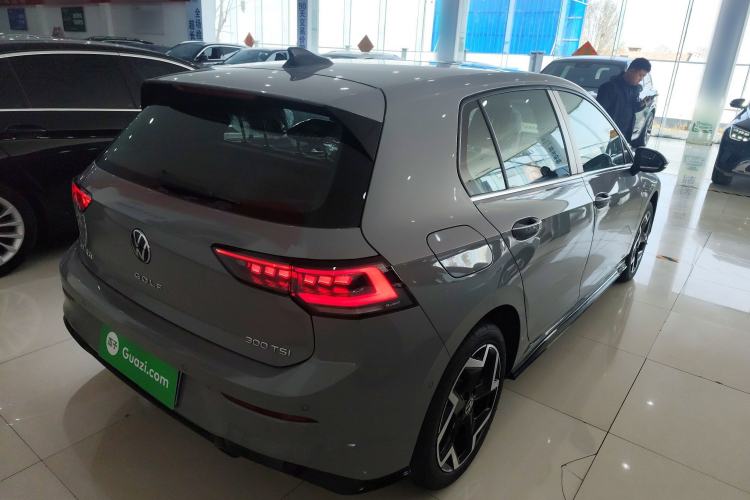 Used Volkswagen Golf 2025 Facelift 300TSI R-Line Rear Right 45 Deg