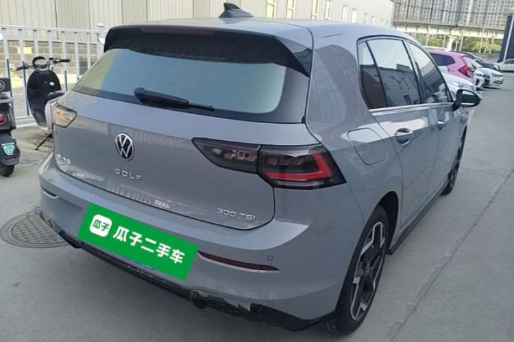 Used Volkswagen Golf 2025 Facelift 300TSI R-Line Rear Right 45 Deg
