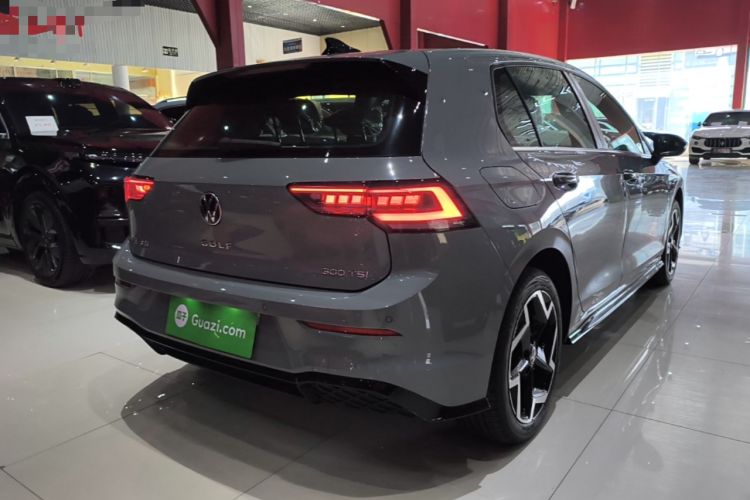 Used Volkswagen Golf 2025 Facelift 300TSI R-Line Rear Right 45 Deg