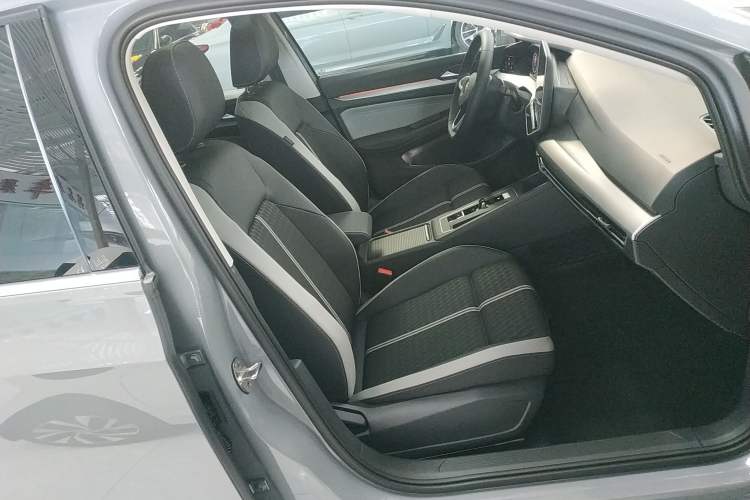 Used Volkswagen Golf 2025 Facelifted 300TSI Pro Right Front Seat