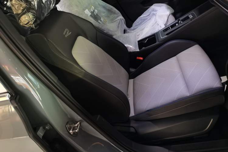 Used Volkswagen Golf 2025 Facelift 300TSI R-Line Right Front Seat