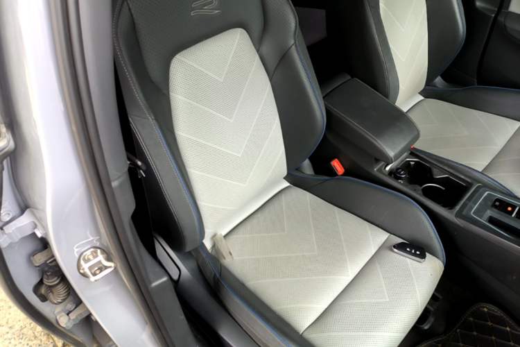 Used Volkswagen Golf 2025 300TSI R-Line Right Front Seat