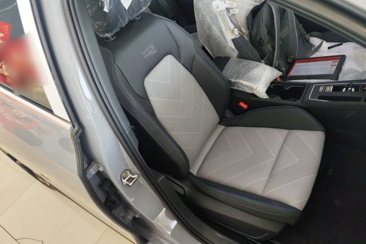 Used Volkswagen Golf 2025 Facelift 300TSI R-Line Right Front Seat