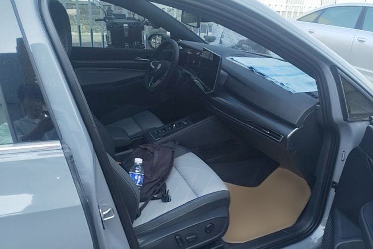 Used Volkswagen Golf 2025 Facelift 300TSI R-Line Right Front Seat
