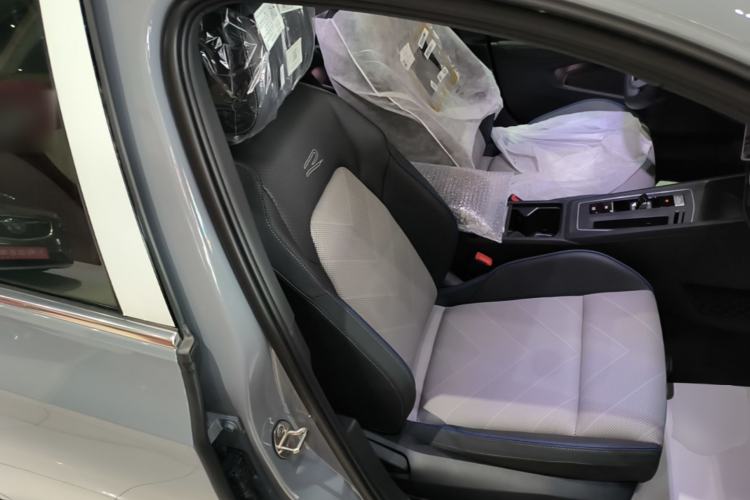 Used Volkswagen Golf 2025 Facelift 300TSI R-Line Right Front Seat