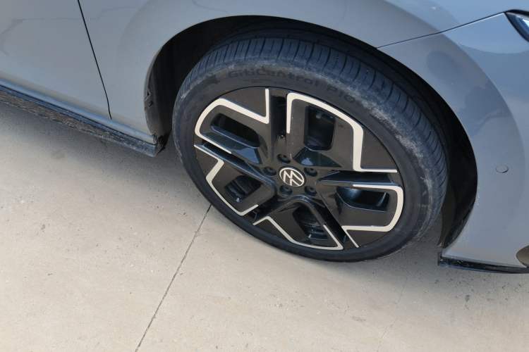 Used Volkswagen Golf 2025 Facelift 300TSI R-Line Right Front Wheel Hub