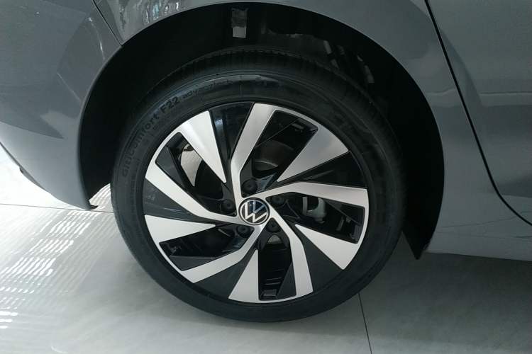 Used Volkswagen Golf 2025 Facelifted 300TSI Pro Right Rear Wheel Hub