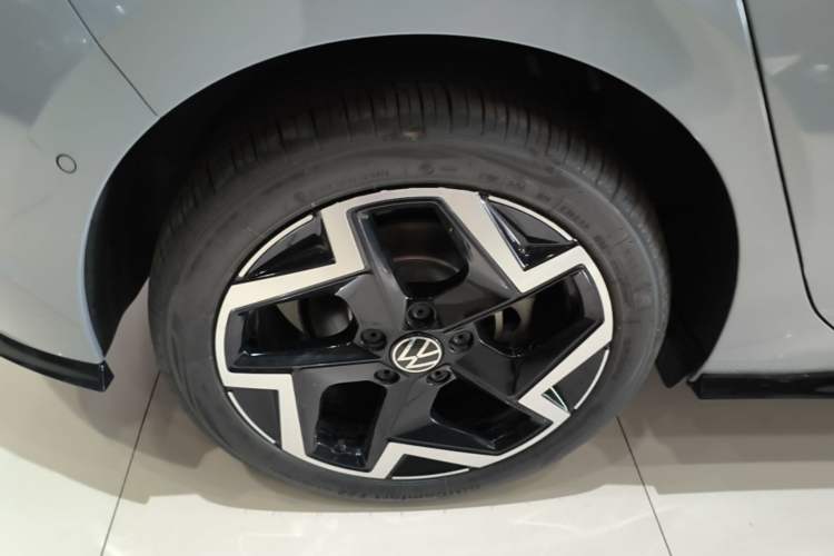 Used Volkswagen Golf 2025 Facelift 300TSI R-Line Right Rear Wheel Hub