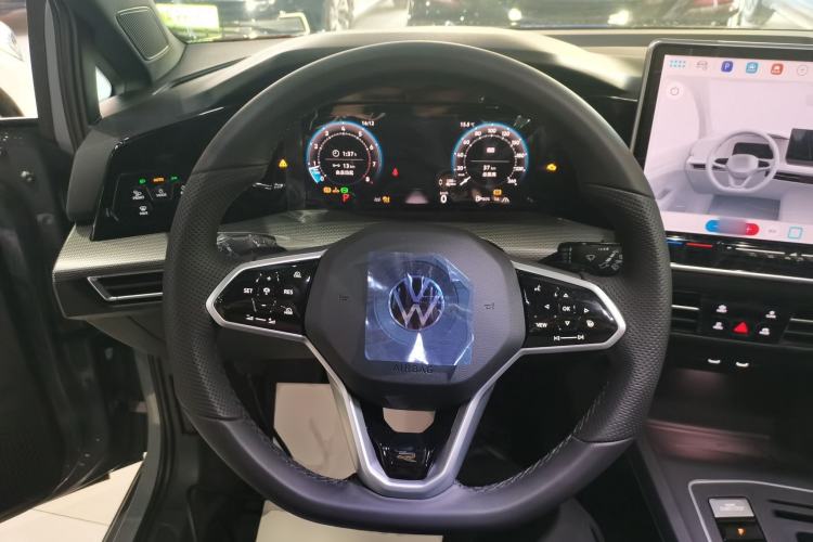 Used Volkswagen Golf 2025 Facelift 300TSI R-Line Steering Wheel