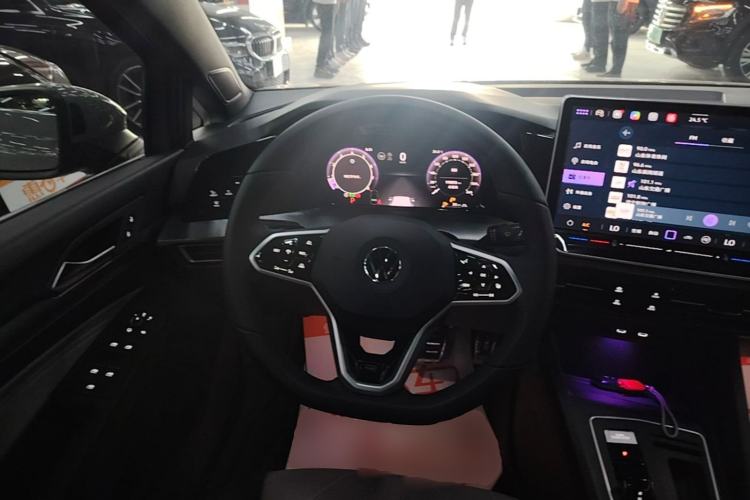 Used Volkswagen Golf 2025 Facelift 300TSI R-Line Steering Wheel