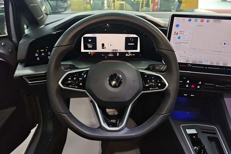Used Volkswagen Golf 2025 Facelift 300TSI R-Line Steering Wheel