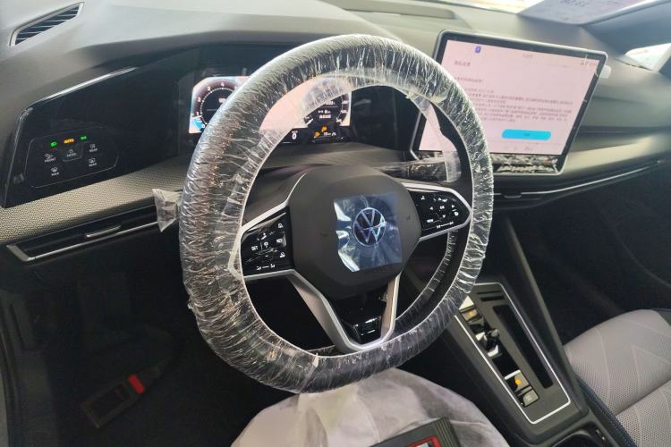 Used Volkswagen Golf 2025 Facelift 300TSI R-Line Steering Wheel