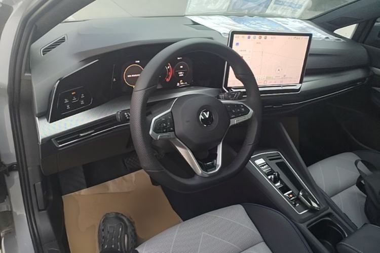 Used Volkswagen Golf 2025 Facelift 300TSI R-Line Steering Wheel