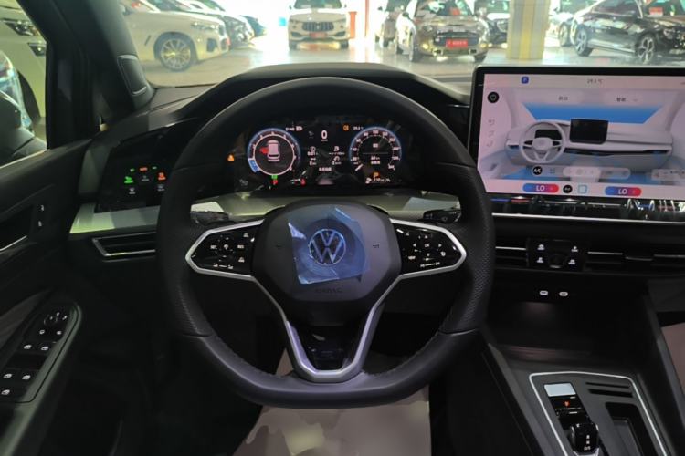 Used Volkswagen Golf 2025 Facelift 300TSI R-Line Steering Wheel