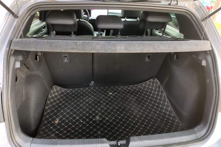 Used Volkswagen Golf 2025 300TSI R-Line Trunk