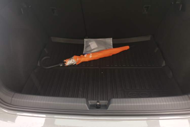 Used Volkswagen Golf 2025 300TSI R-Line Trunk