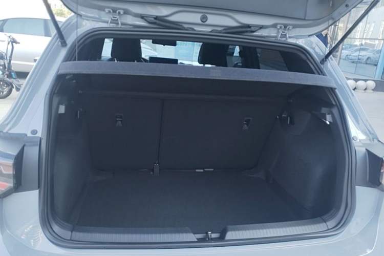 Used Volkswagen Golf 2025 Facelift 300TSI R-Line Trunk
