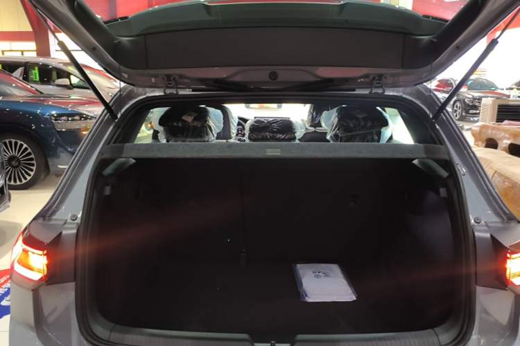 Used Volkswagen Golf 2025 Facelift 300TSI R-Line Trunk