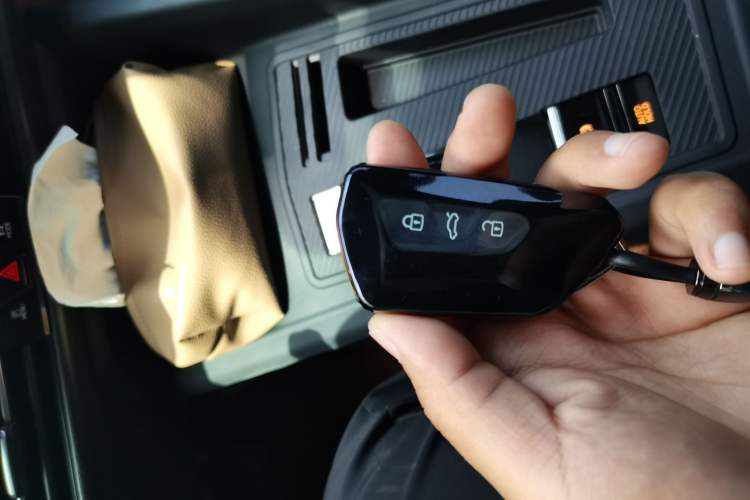 Used Volkswagen Golf 2025 Facelift 300TSI R-Line Vehicle Key