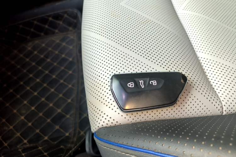 Used Volkswagen Golf 2025 300TSI R-Line Vehicle Key
