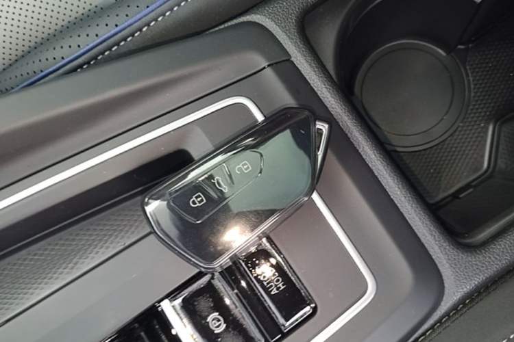 Used Volkswagen Golf 2025 Facelift 300TSI R-Line Vehicle Key