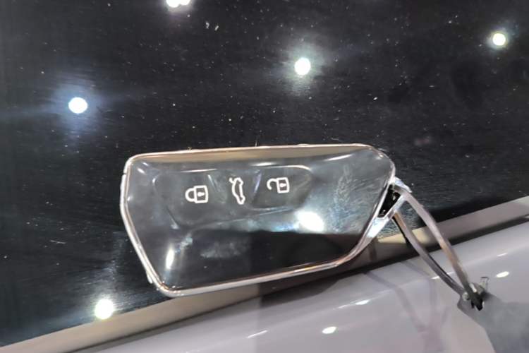 Used Volkswagen Golf 2025 Facelift 300TSI R-Line Vehicle Key