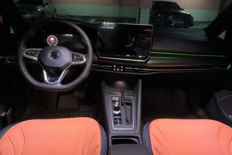 Used Volkswagen Golf 2025 Facelift 300TSI R-Line Center Console