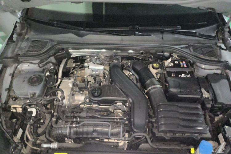 Used Volkswagen Golf 2025 Facelift 300TSI R-Line Engine Bay