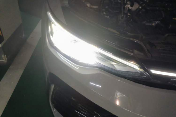 Used Volkswagen Golf 2025 Facelift 300TSI R-Line Right Front Headlight