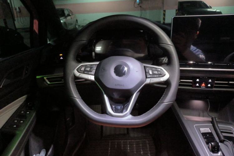 Used Volkswagen Golf 2025 Facelift 300TSI R-Line Steering Wheel