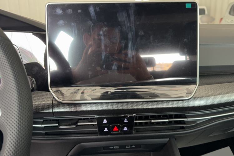 Used Volkswagen Golf 2025 Facelifted II 300TSI R-Line Audio And AC Panel