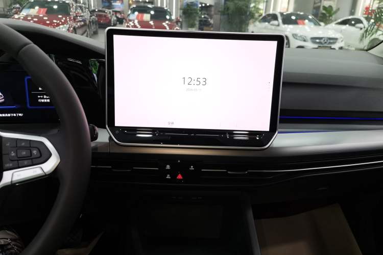 Used Volkswagen Golf 2025 300TSI Pro Audio And AC Panel