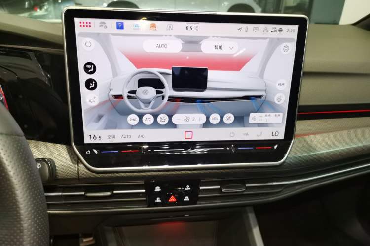 Used Volkswagen Golf 2025 300TSI R-Line Audio And AC Panel