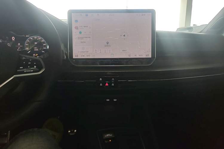 Used Volkswagen Golf 2025 300TSI R-Line Audio And AC Panel