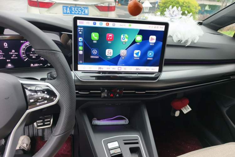 Used Volkswagen Golf 2025 300TSI R-Line Audio And AC Panel